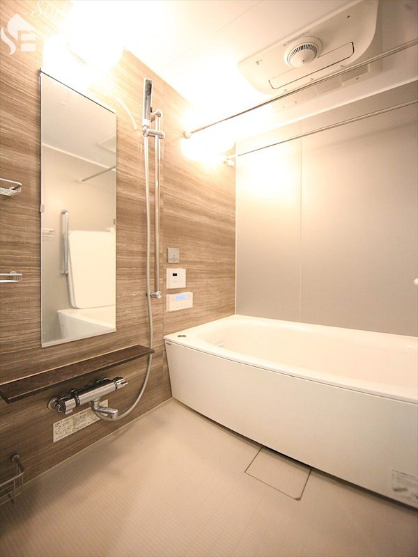 バス・シャワールーム　バスルーム