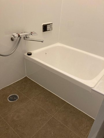 バス・シャワールーム　真っ白な明るい浴室です！