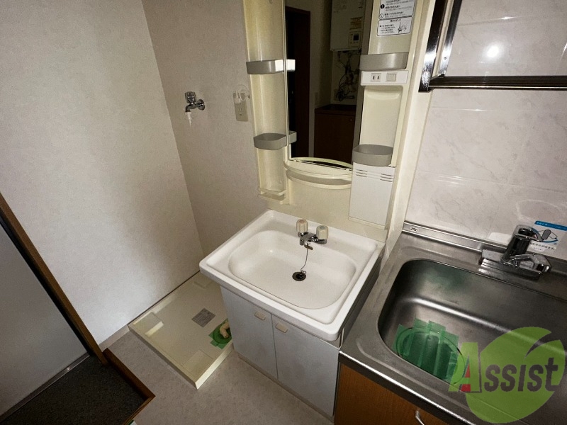 洗面設備　こちらは洗面台になります。朝の準備もバッチリです。