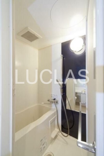 バス・シャワールーム　清潔感のある浴室で日々の疲れを癒します。