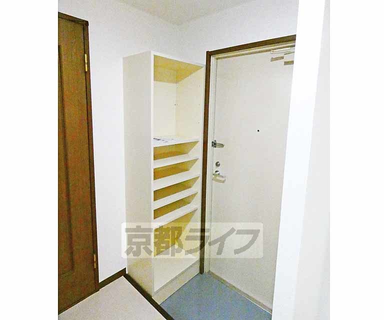 玄関　靴箱付きの玄関です
