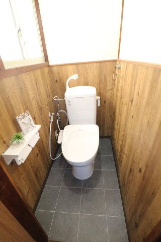 トイレ　簡易水洗　ウォシュレット付き