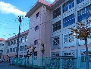 小学校　花田小学校（小学校）まで520m