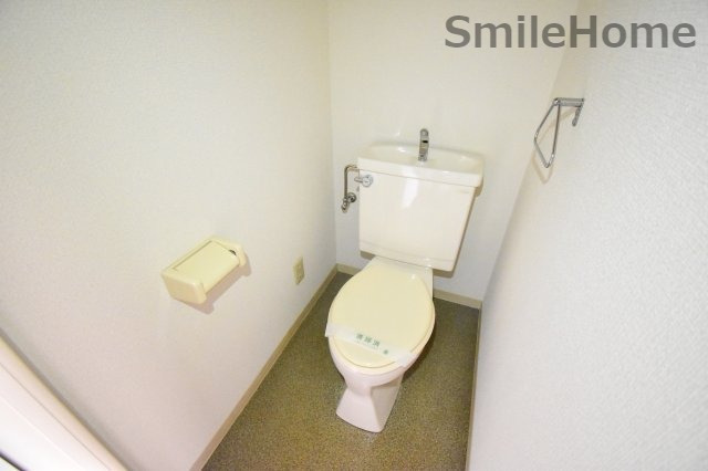 トイレ　清潔感があるトイレです。入るとホッとする、そんな空間。