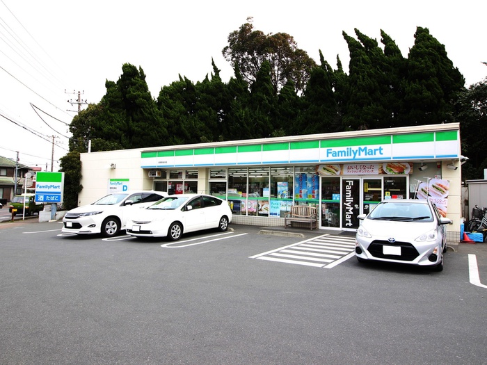 コンビニ　ファミリーマート湘南東海岸店（コンビニ）まで450m