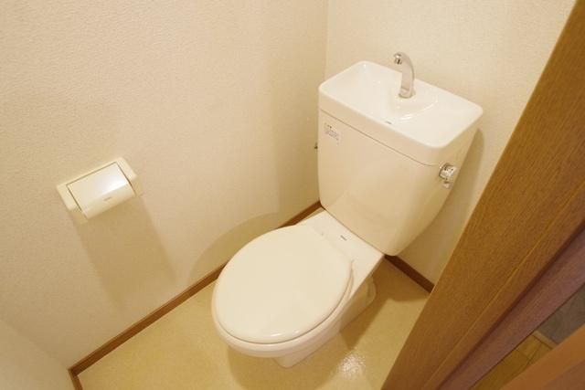 トイレ　★清潔感のあるトイレ・棚があります★