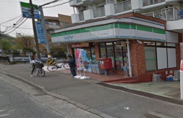 コンビニ　ファミリーマートエクセレンス野川店（コンビニ）まで527m