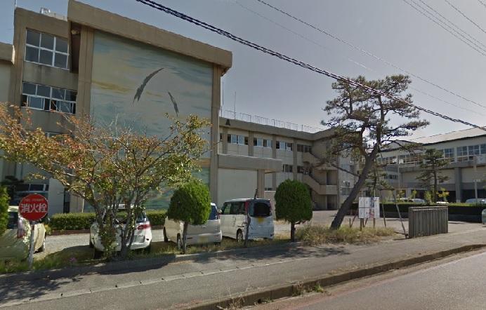 中学校　燕市立小池中学校（中学校）まで1500m