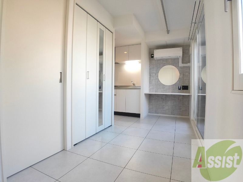 居室・リビング　明るいお部屋で気持ちよく過ごせそうですね。