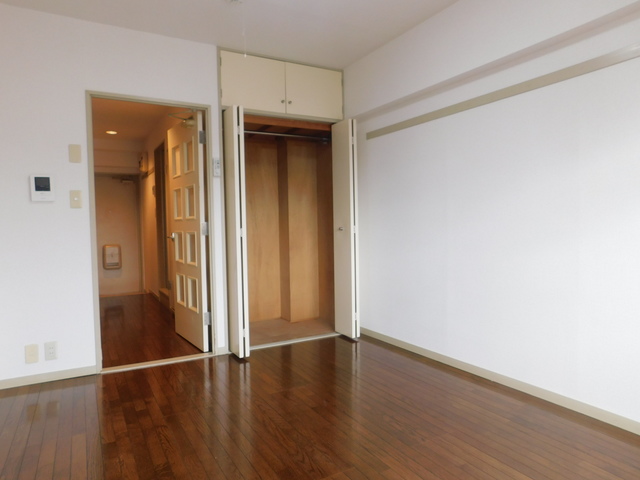 居室・リビング　別号室の参考写真になります。