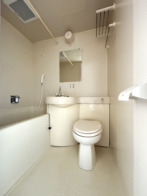 バス・シャワールーム　バストイレが一緒になってるとお掃除がしやすいです♪