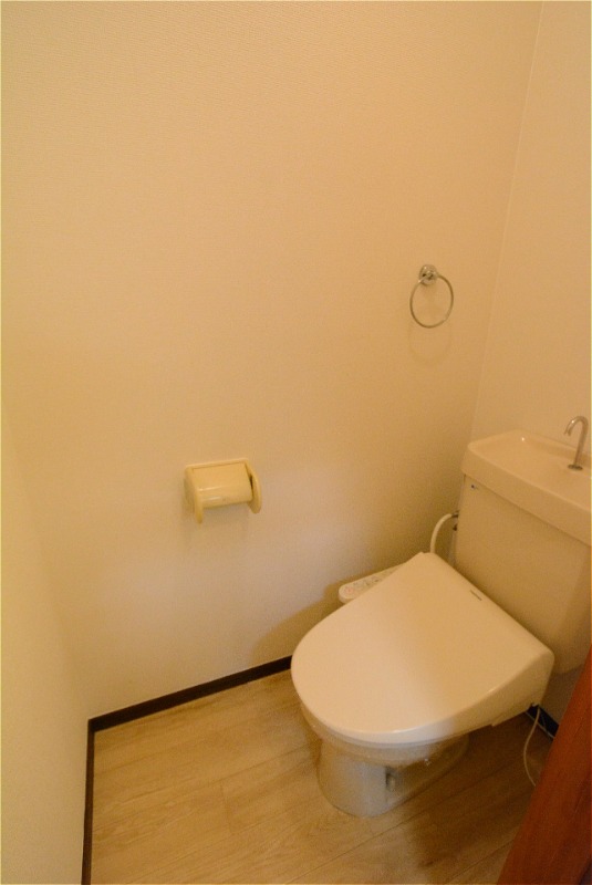 トイレ　ウォシュレット付き