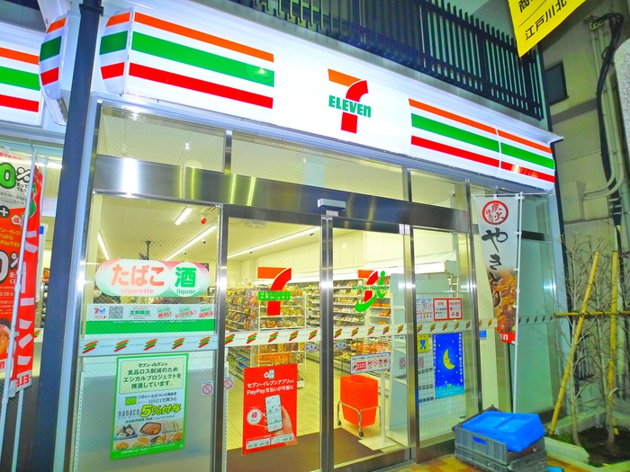 コンビニ　セブンイレブン（コンビニ）まで124m