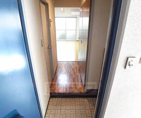 玄関　横にシューズボックスあります