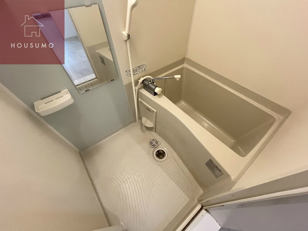 バス・シャワールーム　コンパクトで使いやすいお風呂です