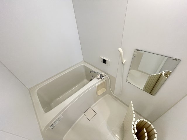 バス・シャワールーム　コンパクトで使いやすいお風呂です