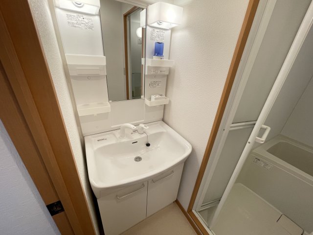 洗面設備　スペースが確保できる洗面所です