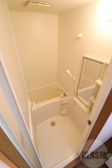 バス・シャワールーム　清潔感のあるバスルーム