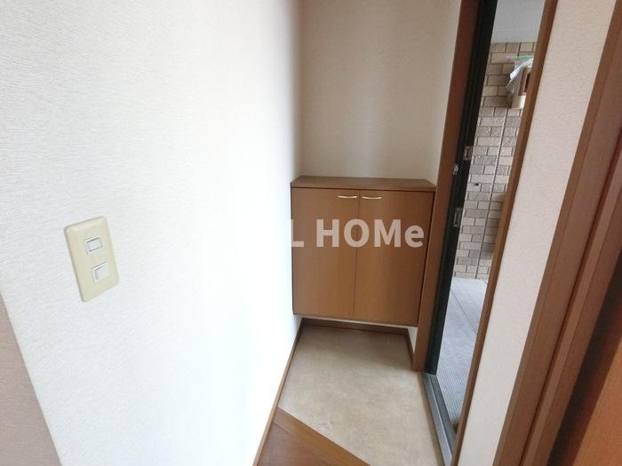 玄関　当社、チルホームのHPもご覧ください(^^)/物件情報多数♪