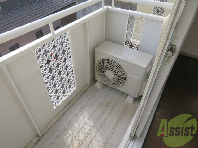 バルコニー　バルコニーは洗濯物を干すスペースが確保されていました。