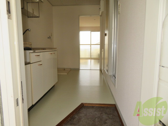 玄関　外から玄関を撮影してみました。広いリビングに繋がっています。