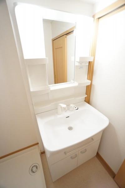 洗面設備　※同物件・反転タイプの写真です。