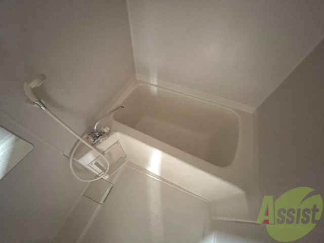 バス・シャワールーム　バスルームは、シンプルで使い勝手良さそうですね。