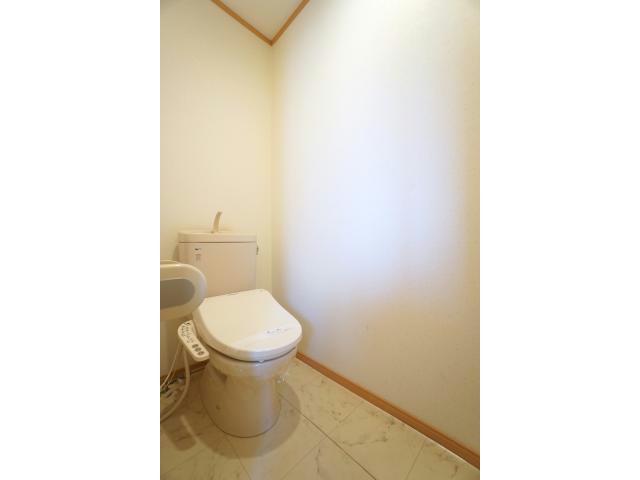 トイレ　温水洗浄便座