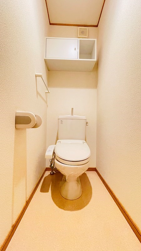 トイレ　こちらの物件はMODE不動産なら割引対象の１部屋です。