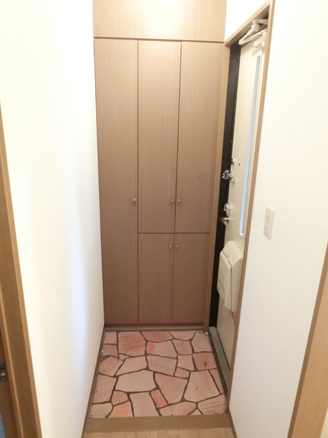 玄関　大きなシューズボックスを完備した玄関です。