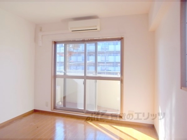 居室・リビング　７．６帖のお部屋です。