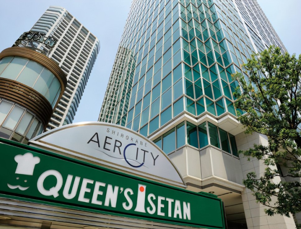 スーパー　クイーンズ伊勢丹白金高輪店（スーパー）まで361m