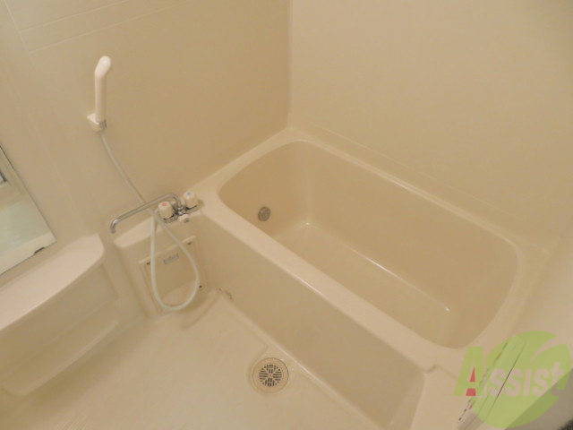 バス・シャワールーム　浴室は追焚機能、浴室乾燥機付きです。一日の疲れも取れそうです