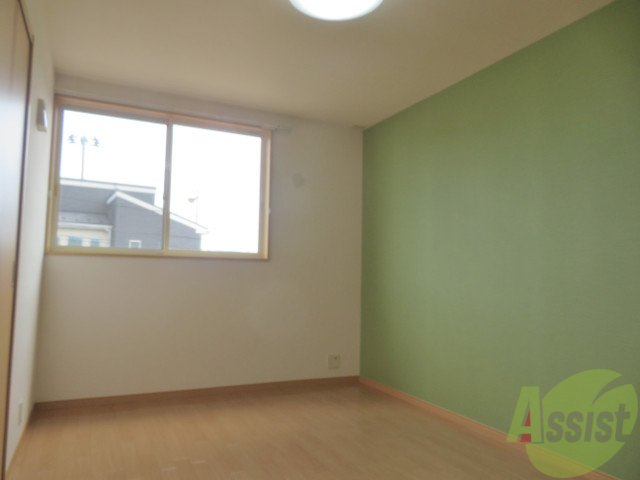 その他部屋・スペース　寝室は６．６帖の洋室です。ダブルベッドは余裕で置けますよ。