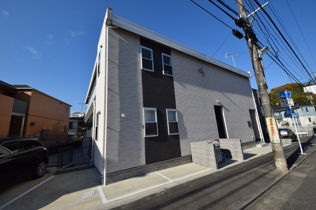 建物外観　★程よい緑に囲まれた、居心地の良い物件です★