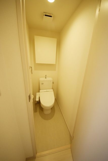 トイレ　★嬉しい温水洗浄便座付きのトイレです♪★