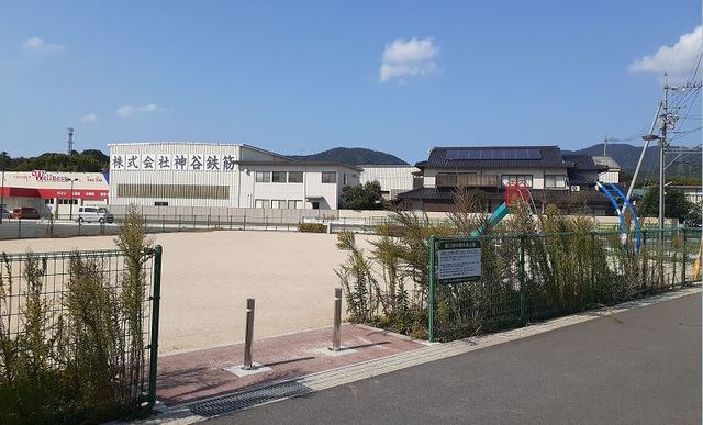 公園　東川津中尾中央公園（公園）まで700m