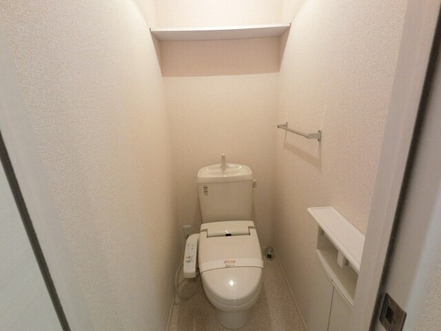 トイレ　温水洗浄暖房便座