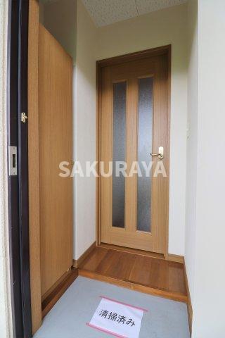 玄関　2020年撮影。現況と異なる場合がございます。