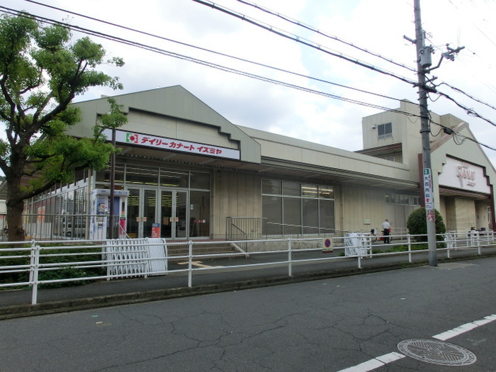 スーパー　デイリーカナート（スーパー）まで383m