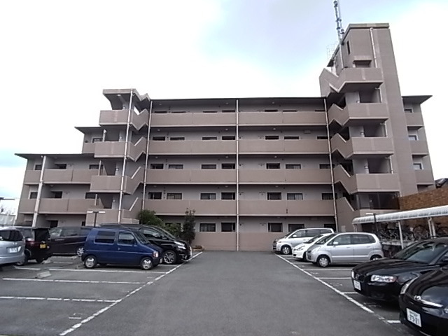 建物外観　防犯カメラ設置