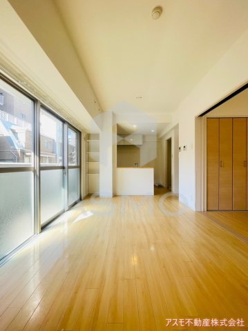 居室・リビング　同マンション別部屋参考写真