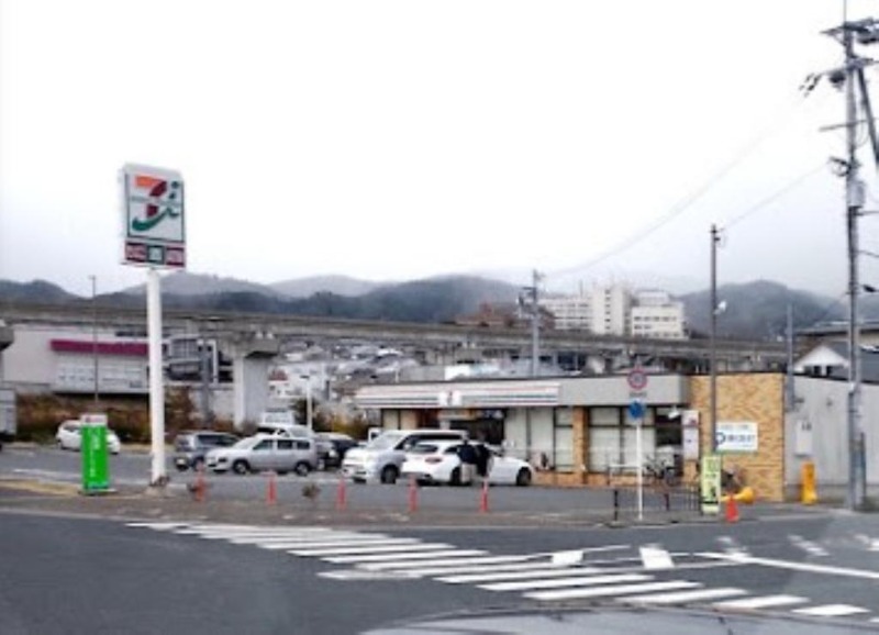 コンビニ　セブンイレブン箕面彩都南店（コンビニ）まで400m