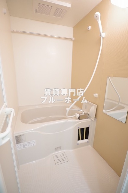 バス・シャワールーム　お風呂は浴室乾燥機付き！