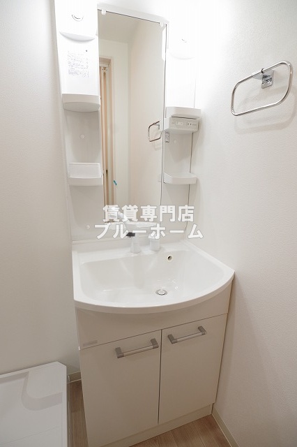 洗面設備　洗面所も収納豊富！