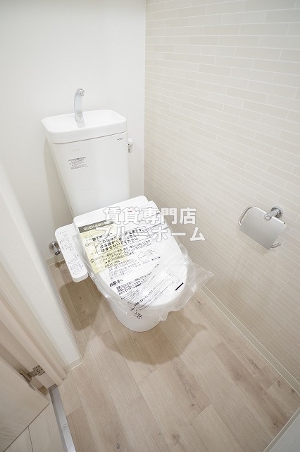 トイレ　温水洗浄便座付のトイレ！