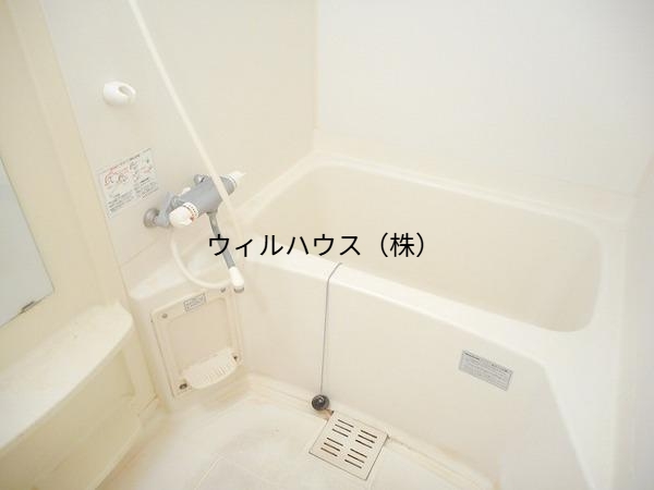 バス・シャワールーム　キレイにリフォームされています！