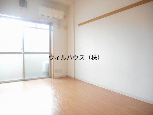 居室・リビング　洋室広々！