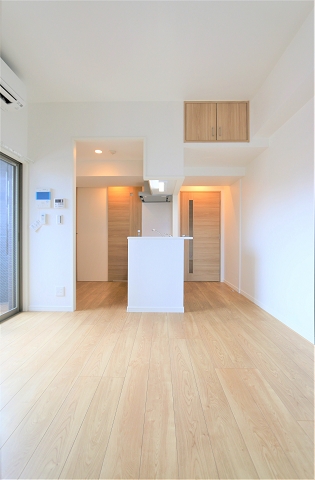 居室・リビング　光が差し込む明るい室内です