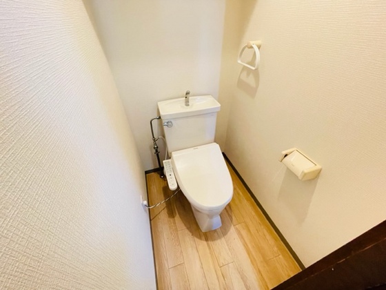 トイレ　別号室の写真です。